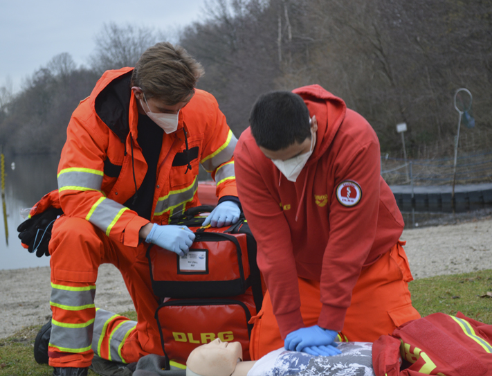 Sanitätsübung am Waidsee in Weinheim